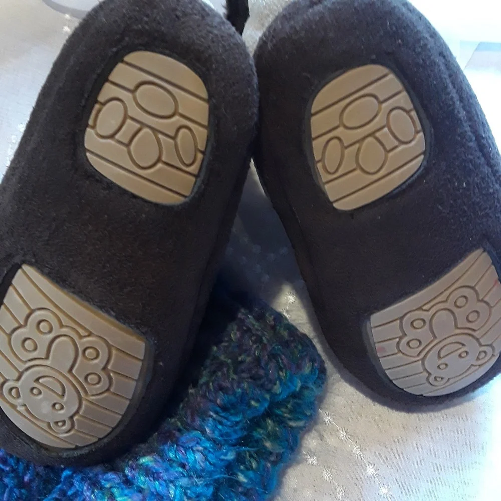 Tickle Toes booties & hat